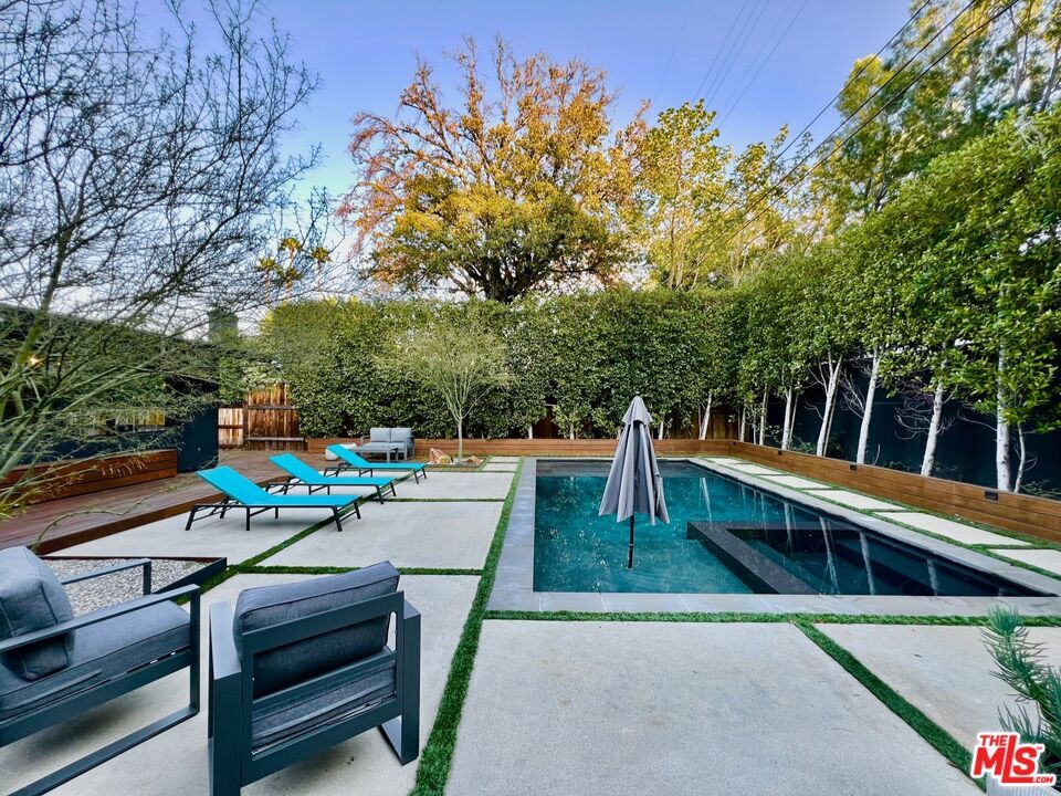 Foto principal - 16446 Moorpark St