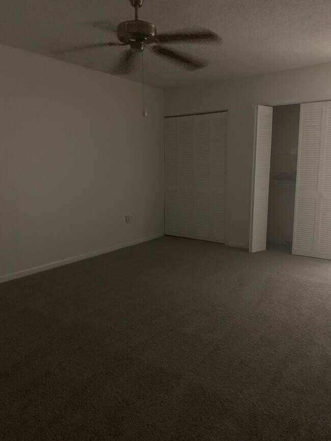 Foto del edificio - MIles Grant Condo 2/2 2nd floor 55+ commun...