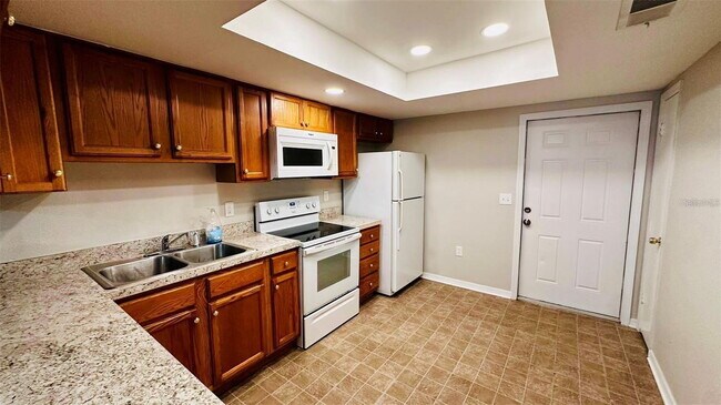 Foto del edificio - 253 Century Blvd