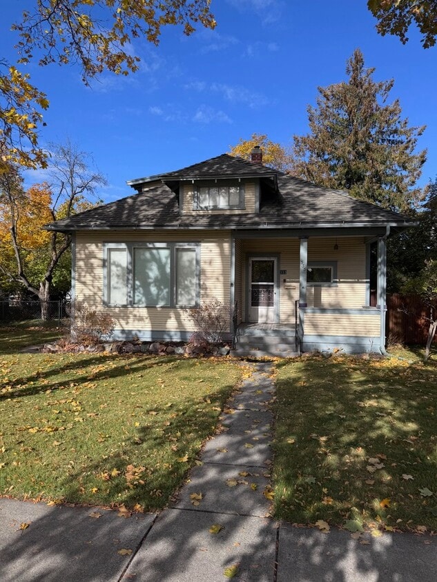 Foto principal - Beautiful slant street area home