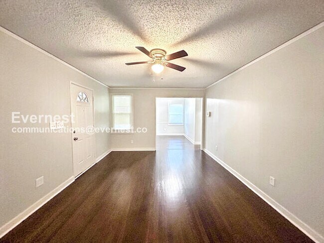 Building Photo - 2004 Bader Ave SW