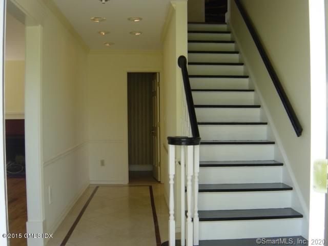 Foto del edificio - 172 Field Point Rd
