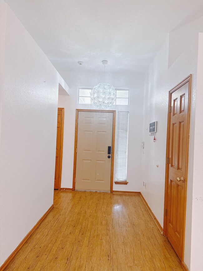 Foto del edificio - 14001 Land Run Rd