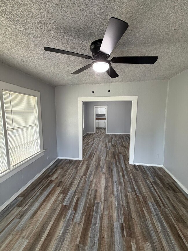 Foto del edificio - Charming 2 Bedroom Home for Rent in Como – Fort Worth, TX 76107