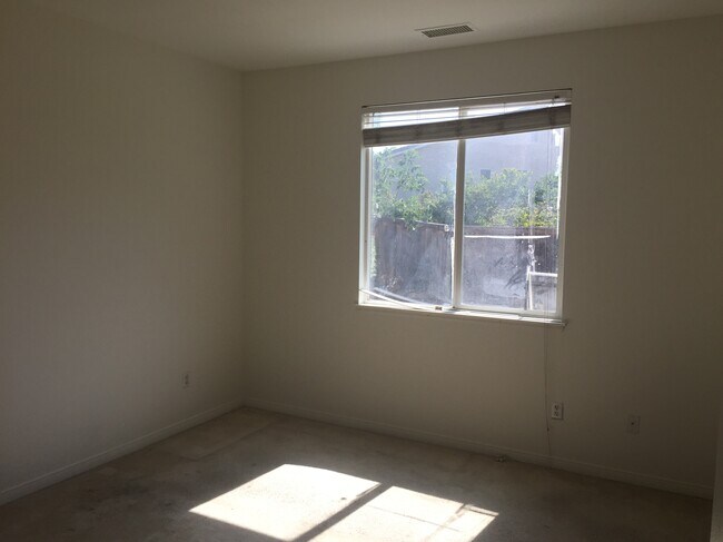 Foto del edificio - 6612 Cedar Creek Rd