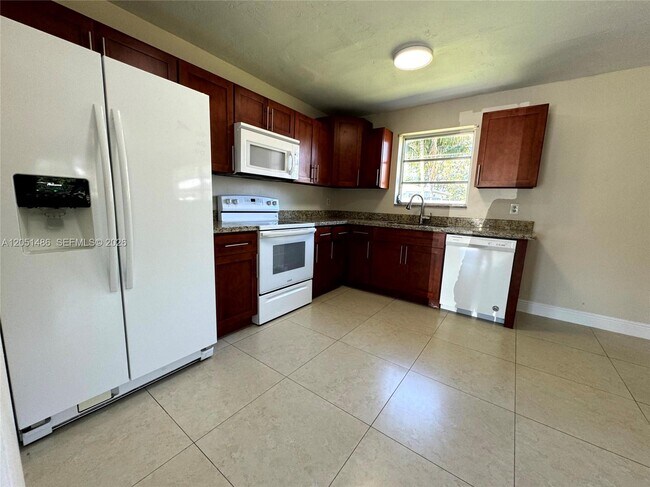 Foto del edificio - 3421 SW 32nd Ct