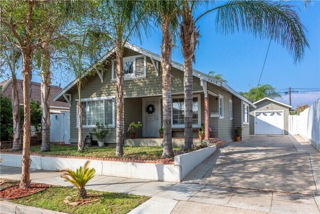 Photo - 1419 W 6th St House