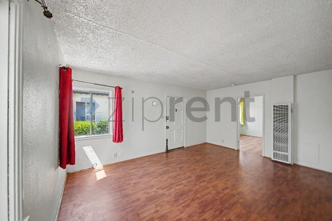 Foto del edificio - 7027 Holmes Ave