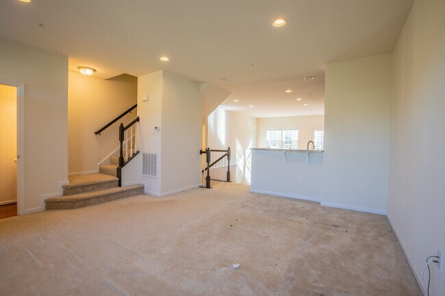 Foto del edificio - Spacious 4 BR/3.5 BA Townhome in Greenbelt!