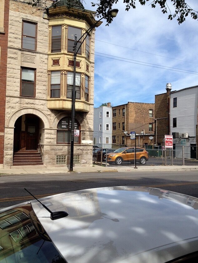 Primary Photo - 1410 W Irving Park Rd