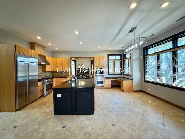 Foto del edificio - 1S701 Eisenhower Rd