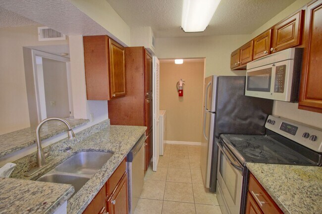 Foto del edificio - 1043 S Hiawassee Rd