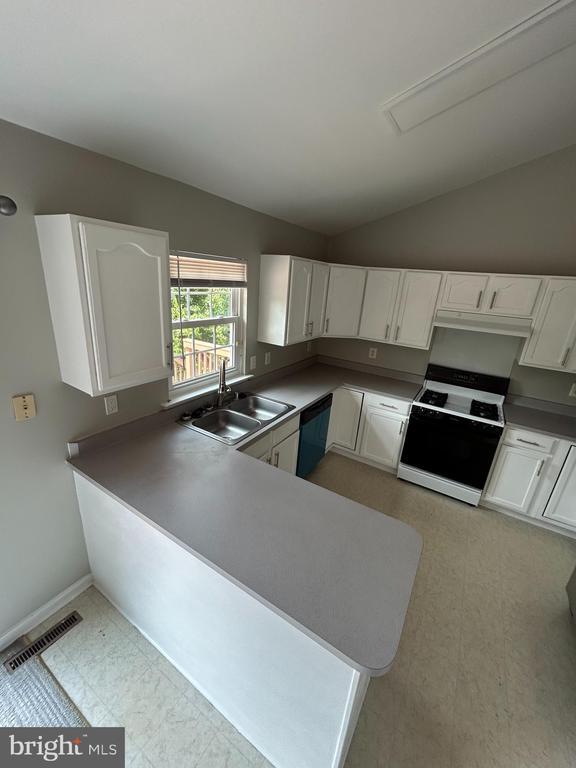 Building Photo - 45509 Brawny St