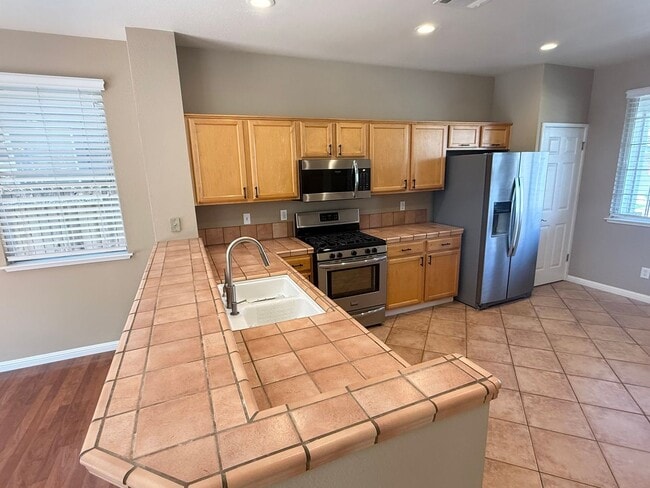 Building Photo - Gorgeous 3BD/2.5BA Single-Family Home for ...