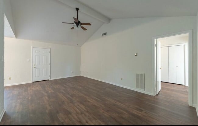 Building Photo - 1415 Holik Dr