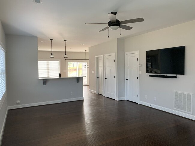 Foto del edificio - Cornerstone Townhomes-Convenient Timberlak...