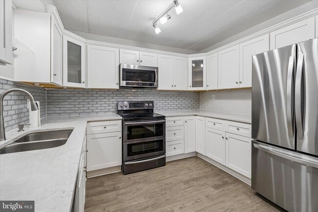 Building Photo - 400 Glendale Rd