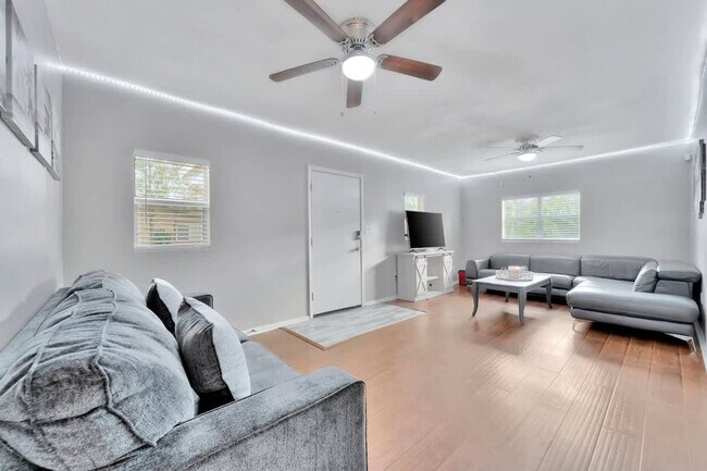 Building Photo - 1905 W St Louis St