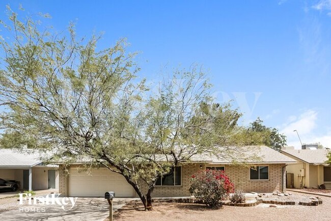 Building Photo - 5715 S Siesta Ln