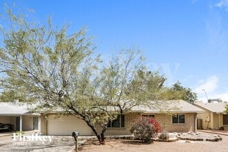 Building Photo - 5715 S Siesta Ln