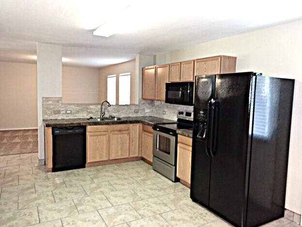 Foto del edificio - 4916 Water Ridge Ln
