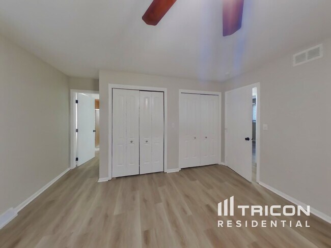 Foto del edificio - 869 Oakwood Dr