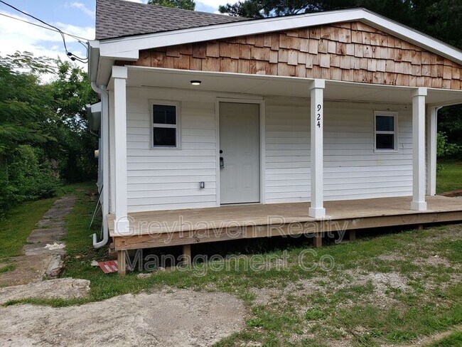 Building Photo - 924 W 37th St