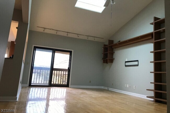 Foto del edificio - 33 Green Valley Ct