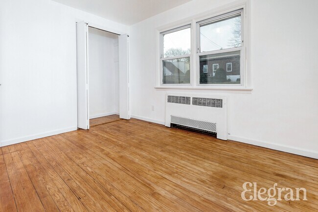 Building Photo - 37 Ambrose Pl