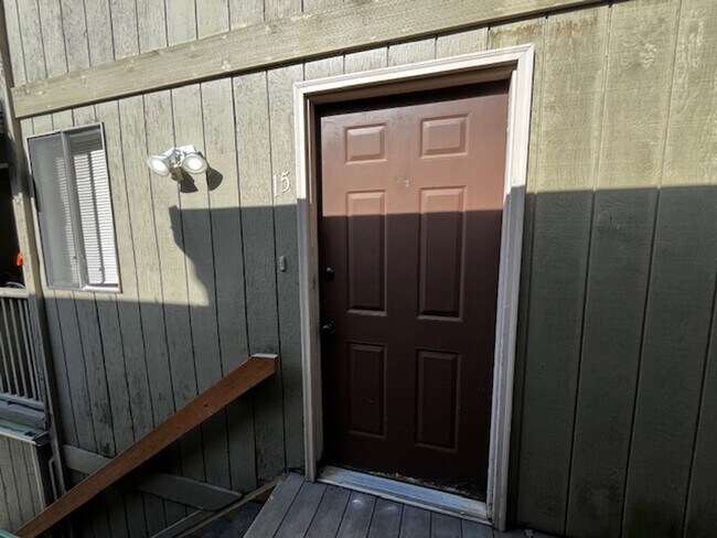 Building Photo - HALF OFF 1 MONTH'S RENT IF YOU MOVE IN BY ...