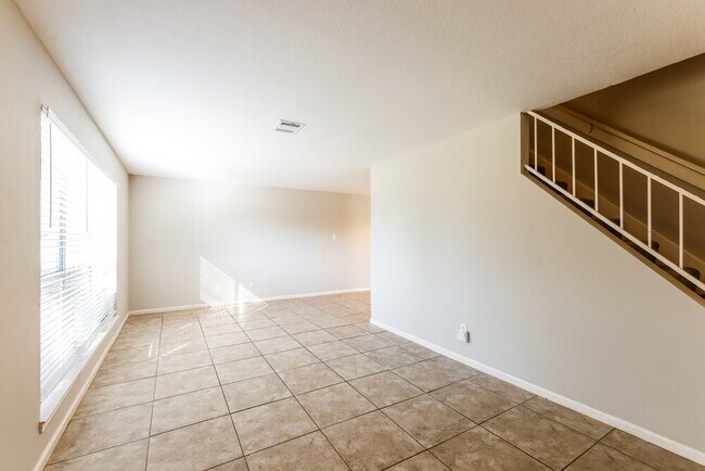 Building Photo - 11955 Drummond Park Dr
