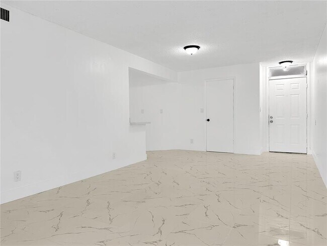 Foto del edificio - 211 Lake Pointe Dr