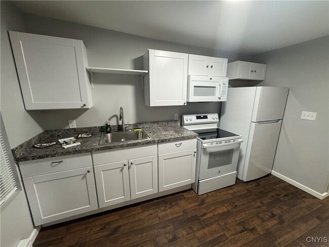 Building Photo - 121 E Main St