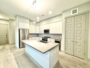 Building Photo - 401 W 25th St