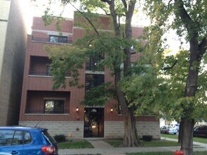 Building Photo - 2656 N Hamlin Ave