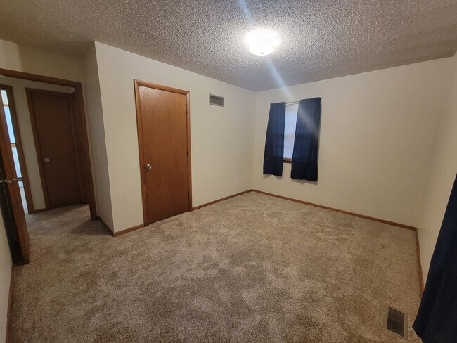 Building Photo - 131 Santa Fe Dr