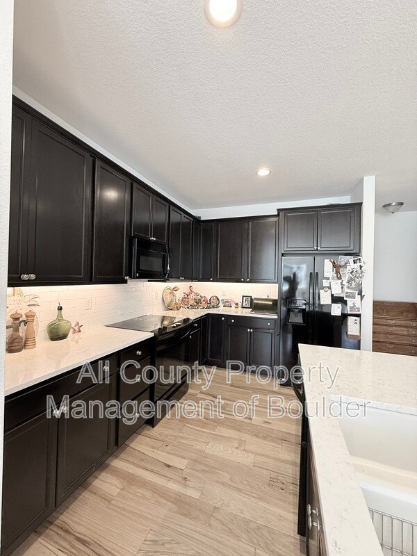 Building Photo - 737 Grandview Meadows Dr
