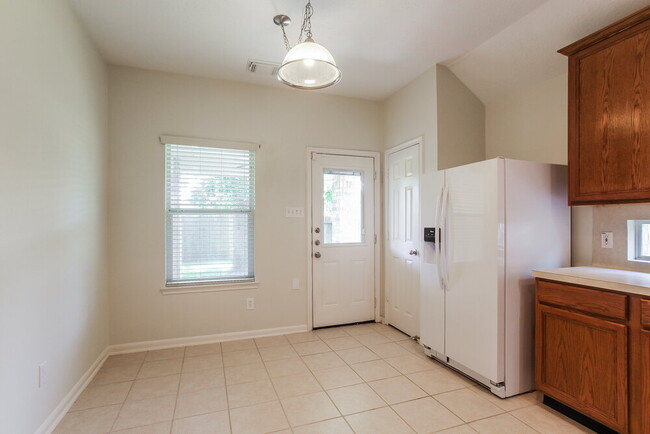 Foto del edificio - 2442 Keegan Hollow Ln