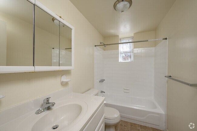 2HAB, 1BA, - ft² baños (4504 Pine St., 2E) - The Cornerstone