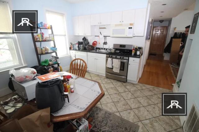 Foto principal - 3 bedroom in Allston MA 02134