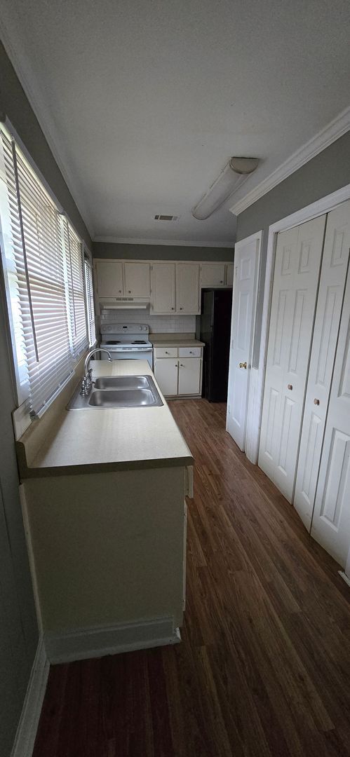 Foto del edificio - 1613 Cornell Dr