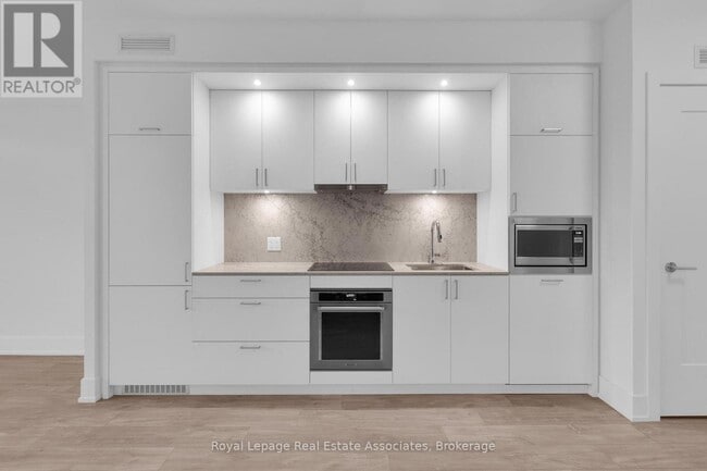 Building Photo - 259 The Kingsway