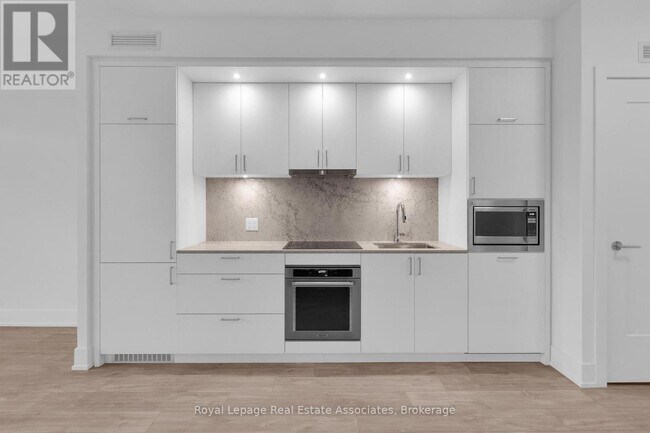 Photo du bâtiment - 259 The Kingsway