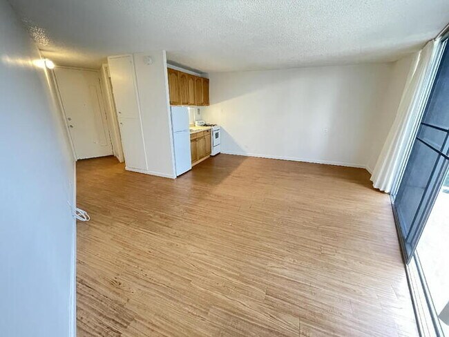 Building Photo - 750 Amana St