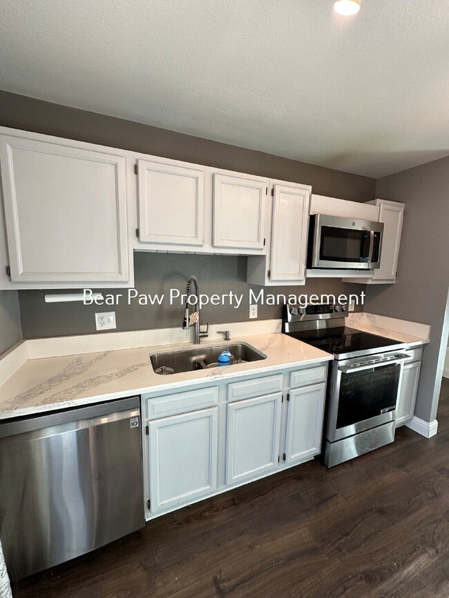 Building Photo - Spacious 3-Bed, 3-Bath Gem in Arvada!"
