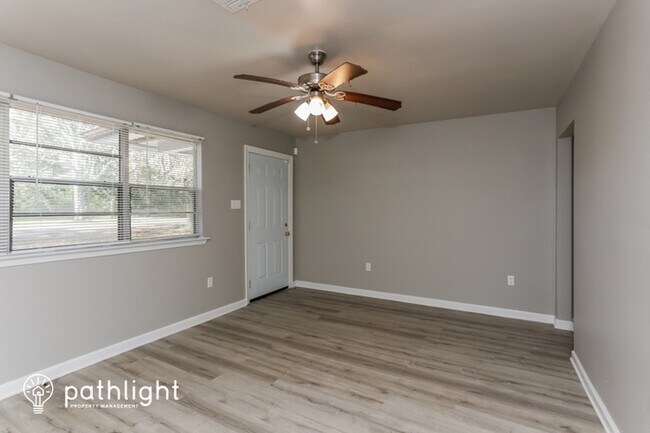 Foto del edificio - 426 N Marchand Avenue, Gonzales, LA, 70737
