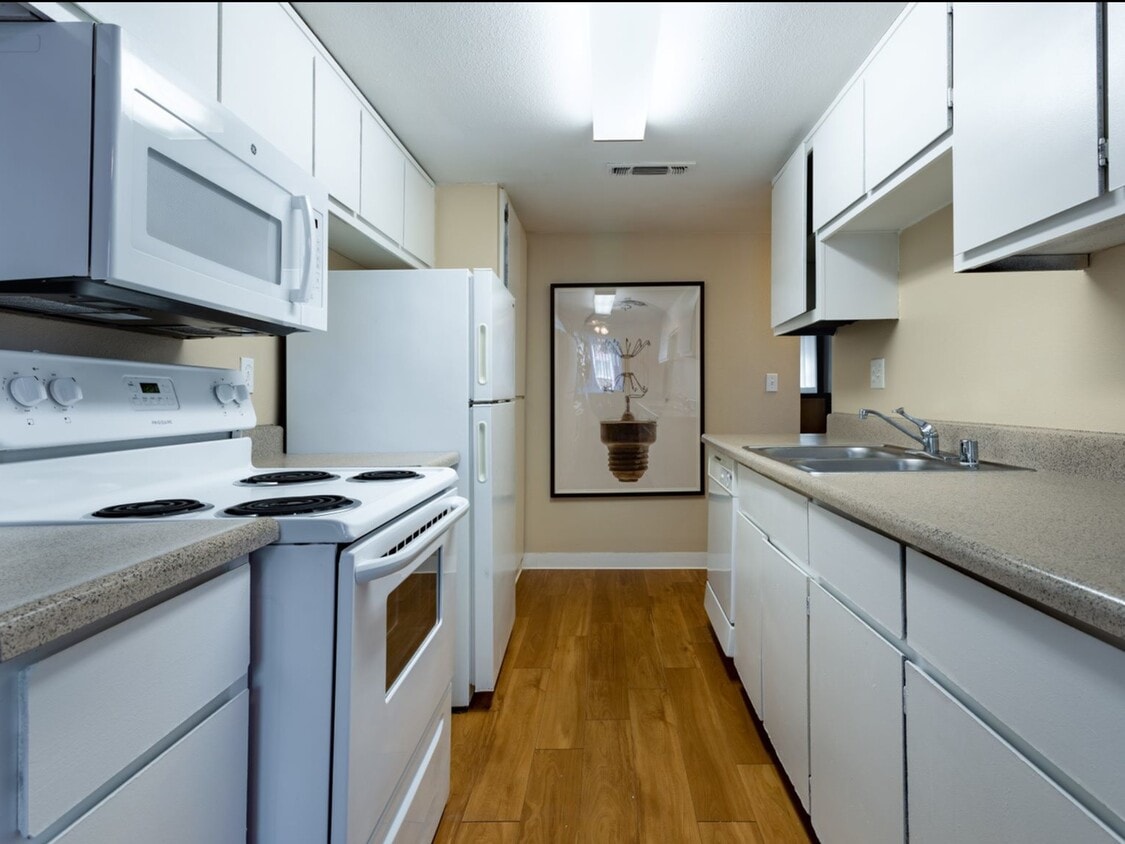 Primary Photo - Acacia Apartments