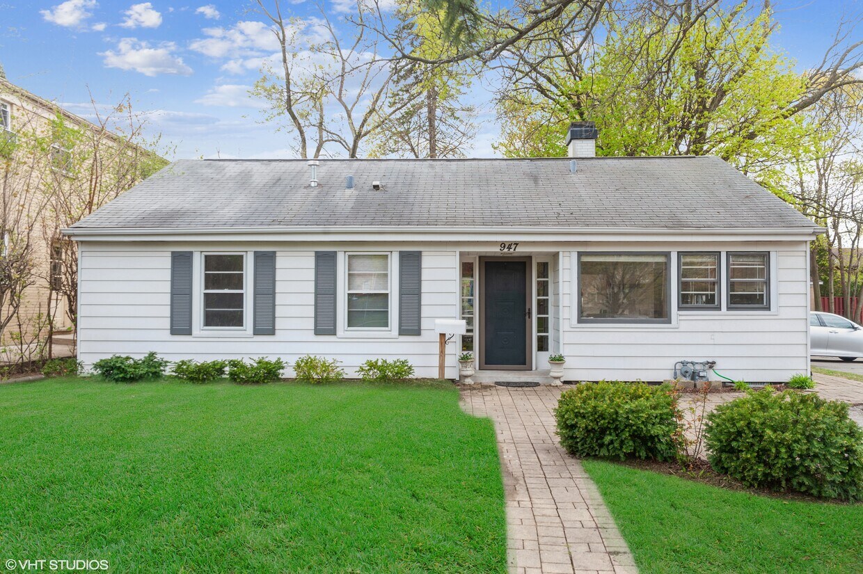 Primary Photo - 947 Deerfield Rd