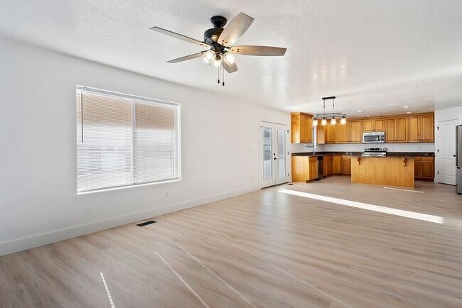 Foto del edificio - Beautiful Single Family Home for Rent in Lehi