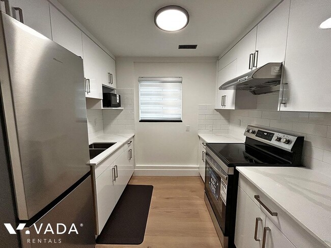 Building Photo - Kensington Basement Suite Rental 3649B Pri...